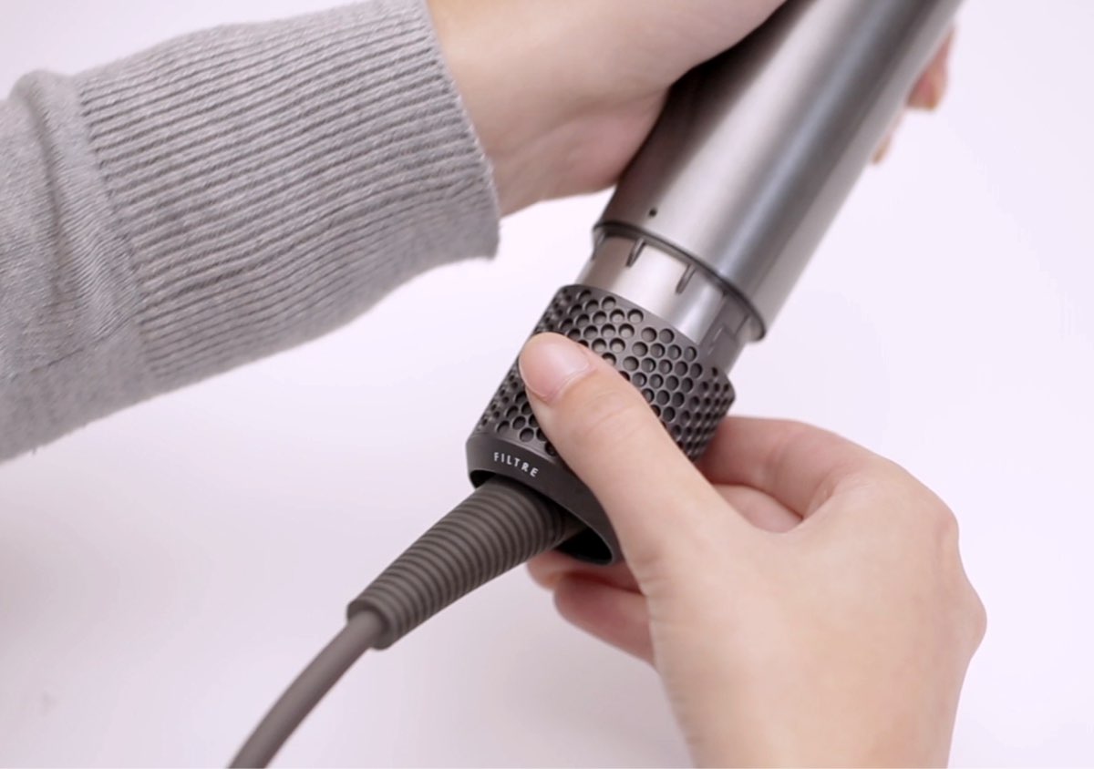 필터 케이지를 멀티 스타일러에 장착하는 모습